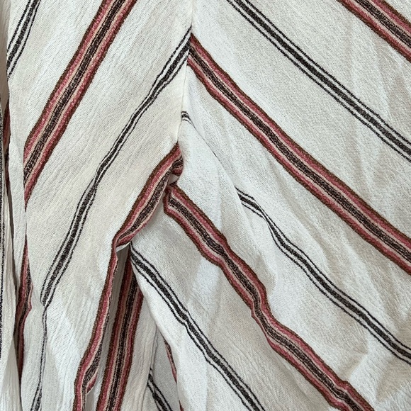 Woman’s size large blouse - Picture 2 of 6